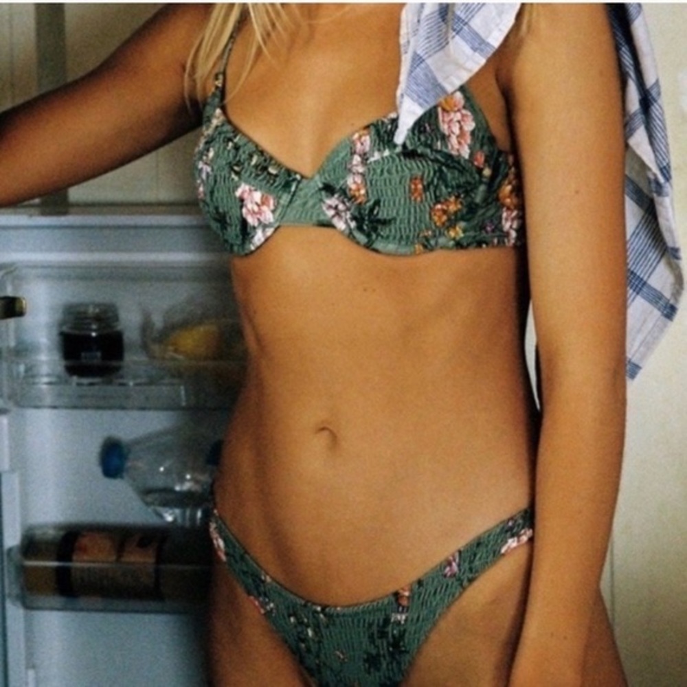 TRIANGL Saria Wild Pansy Bikini Set. Bottoms Medium. Top Small.